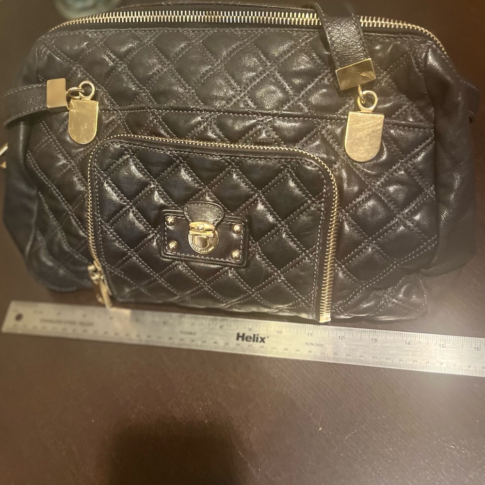 Marc Jacobs quilted black leather handbag in great condition. Gold hardware. - Picture 10 of 14